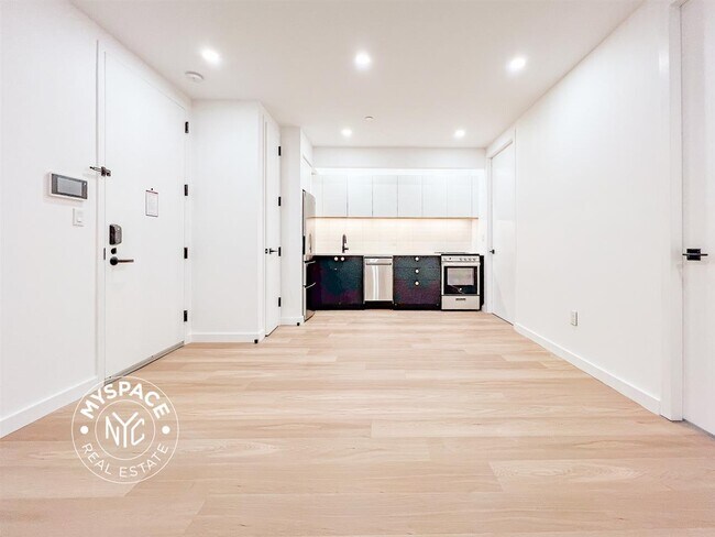 Foto del edificio - 654 Madison St