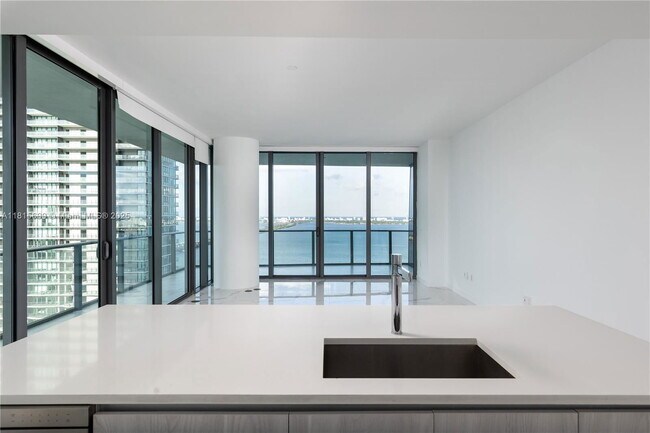 Foto del edificio - 480 NE 31st St