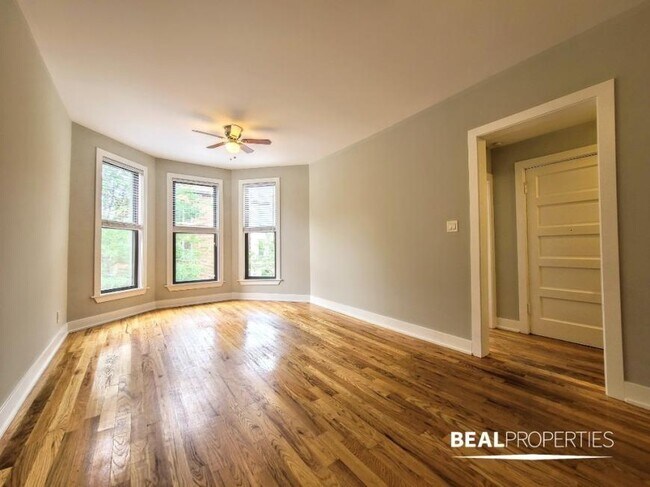 Foto del edificio - 3 bedroom in CHICAGO IL 60657