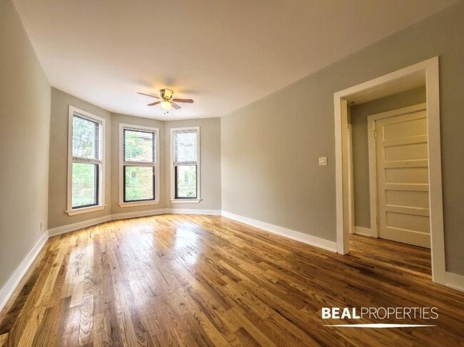 Building Photo - 3 bedroom in CHICAGO IL 60657