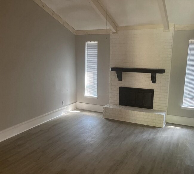 Foto del edificio - 7626 Claybrook Rd