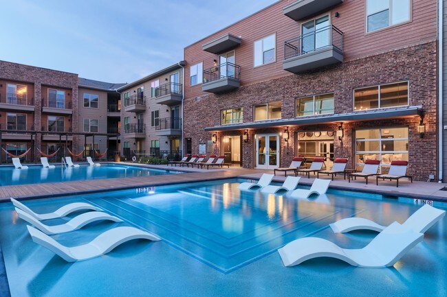 Cortland Farmers Market Apartments Dallas, TX