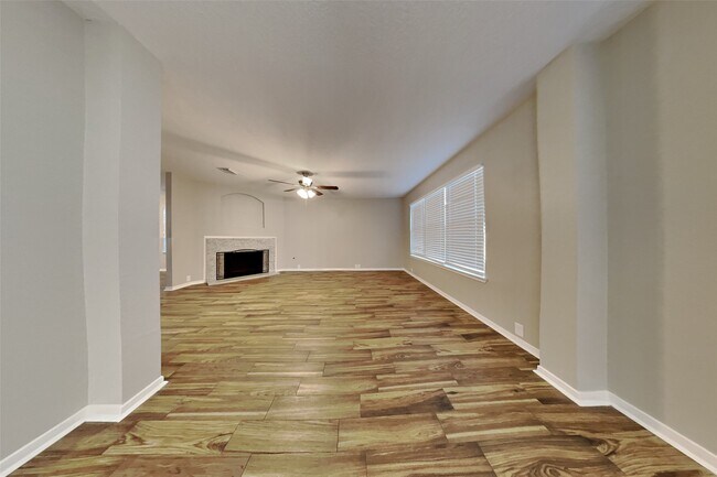 Foto del edificio - 7311 Wisteria Chase Pl