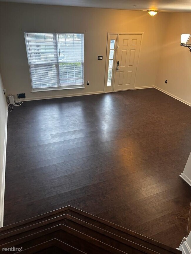 Building Photo - 3 br, 2 bath Townhome - 2006 Bell Point Court