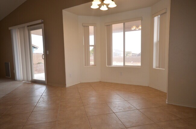 Foto del edificio - 3BR/2BA/2CG, 1802 sq.ft. rental in Sierra ...