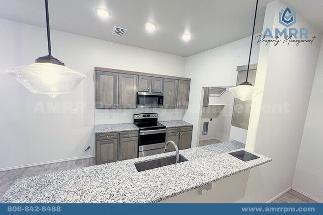 Foto del edificio - Rare 2 Bedroom Townhome in Wolfforth!