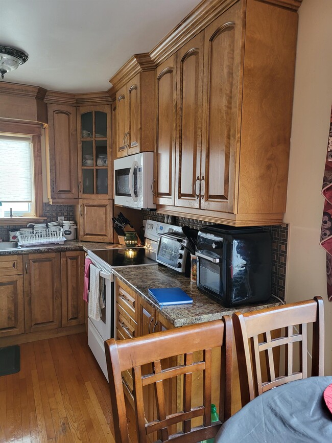 Building Photo - 575 Appleby St