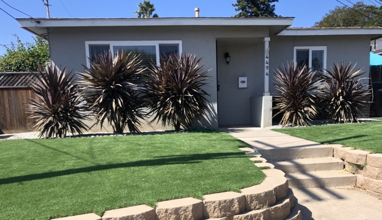 Foto principal - Lovely remodeled 3 bed 1 bath in Pacific B...