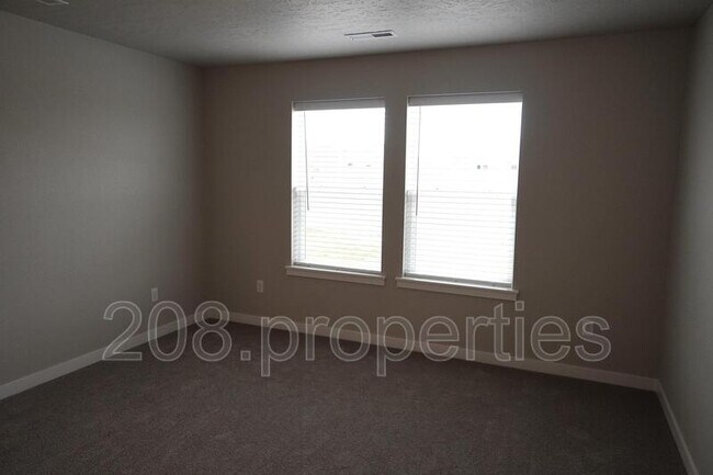 Building Photo - 3154 N Greengate Way