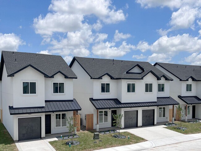 Foto del edificio - Luxury Townhome In Gated Community (Close ...