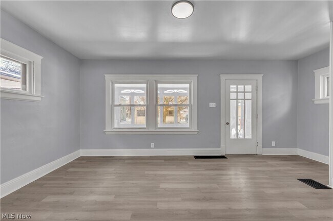 Building Photo - 3937 W 22nd St