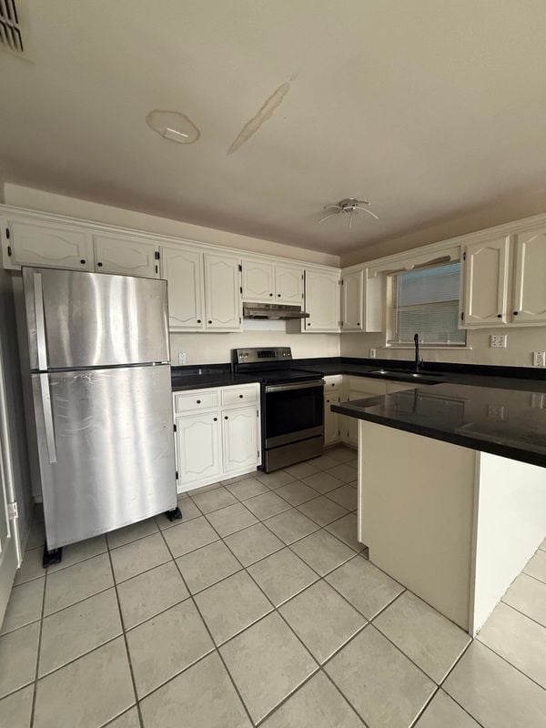 Building Photo - 1802 Oasis Dr