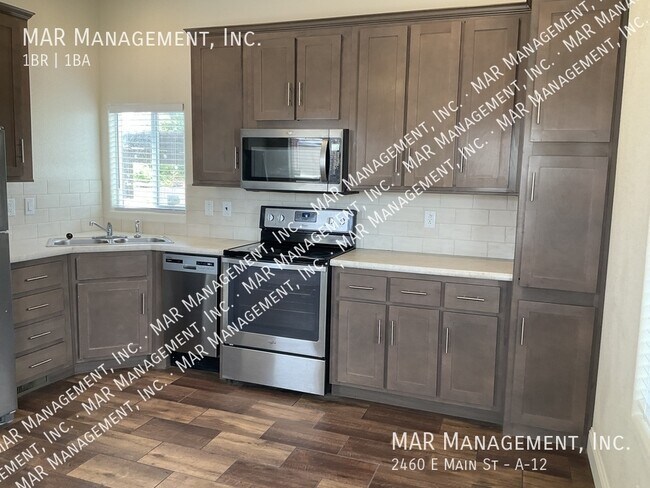 Foto del edificio - 2460 E Main St