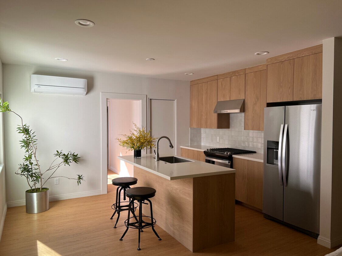 Foto principal - 859 N Mansfield Ave