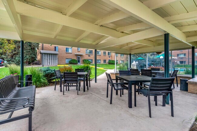 Foto del edificio - Royal Gardens Apartments