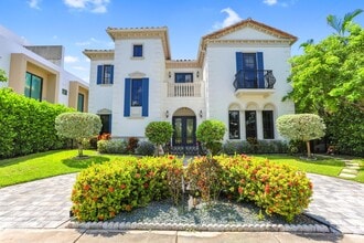 Building Photo - 1020 Miramar Dr