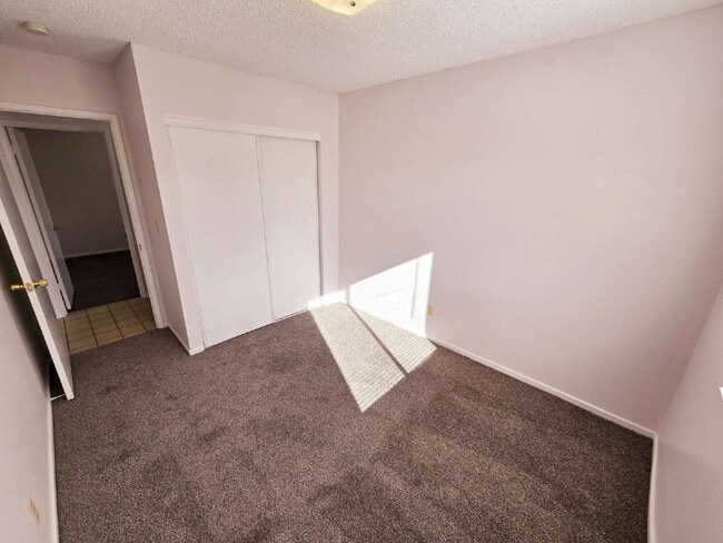 Building Photo - Spacious 4-Bedroom Oasis with Elegant Granite Touches in Vibrant Las Vegas!
