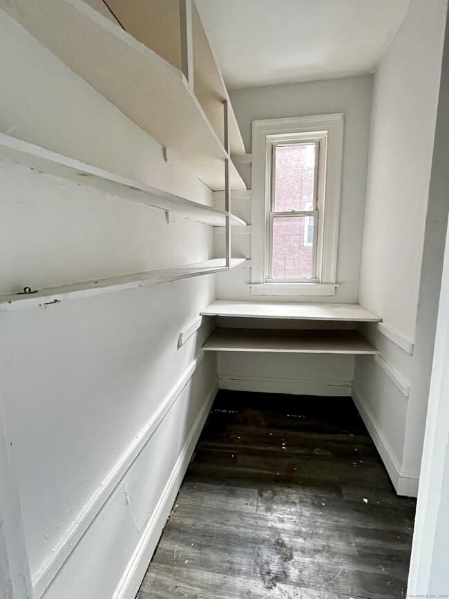 Building Photo - 143 Putnam St