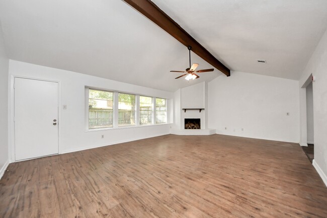 Foto del edificio - 5306 Mossgrey Ln