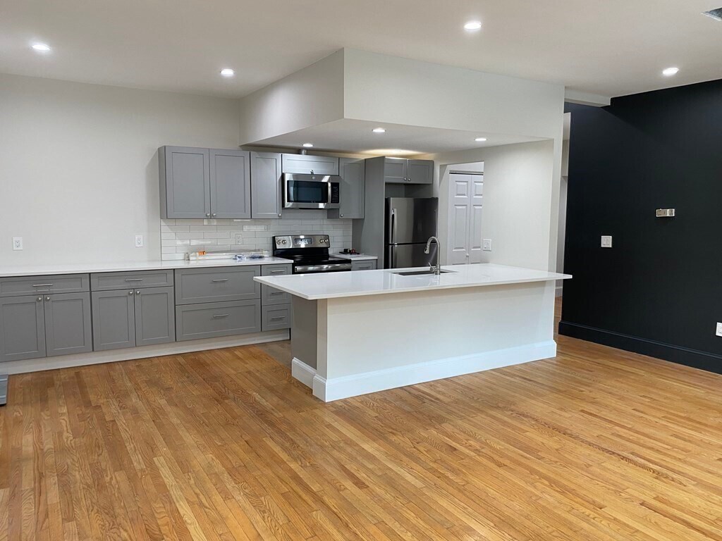 Foto principal - 75 Lubec St