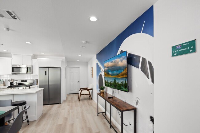 Foto del edificio - 4-Unit Townhome Community | Luxury Living Near DTLA
