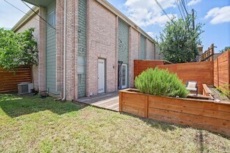 Building Photo - 6410 Chimney Creek Cir