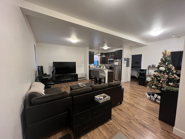 Main living area - 328 S Tracy Ave