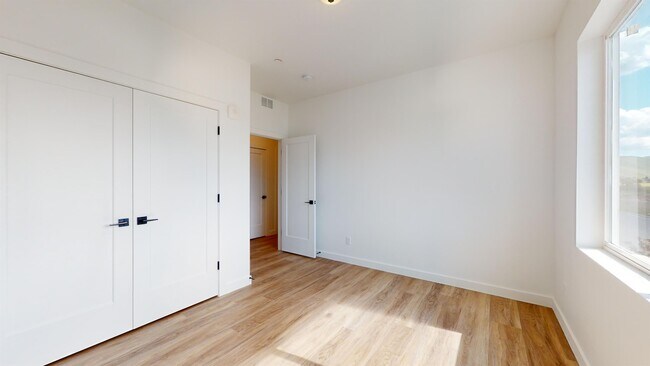 Foto del edificio - 1266 Sawmill Blvd