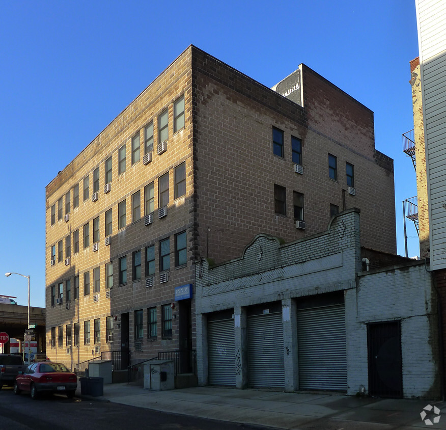 Building Photo - 673 Meeker Ave