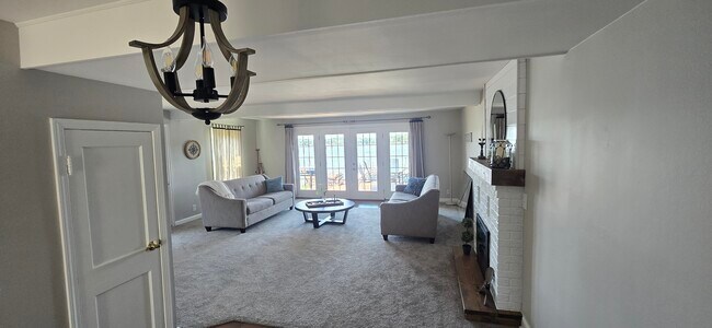 Sala de estar - 2003 Arbor Ln