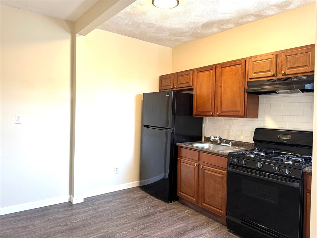 Foto principal - 838 Western Ave