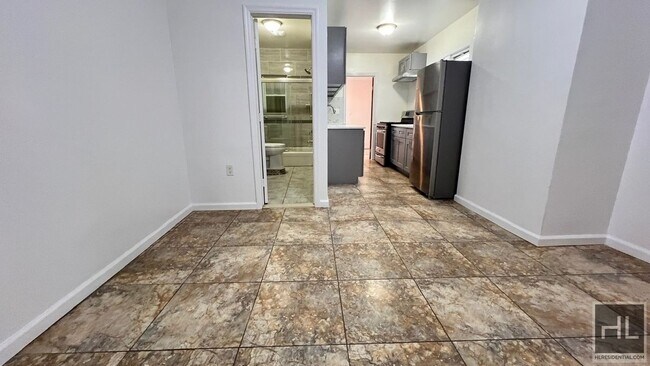 Foto del edificio - 718 E 39th St