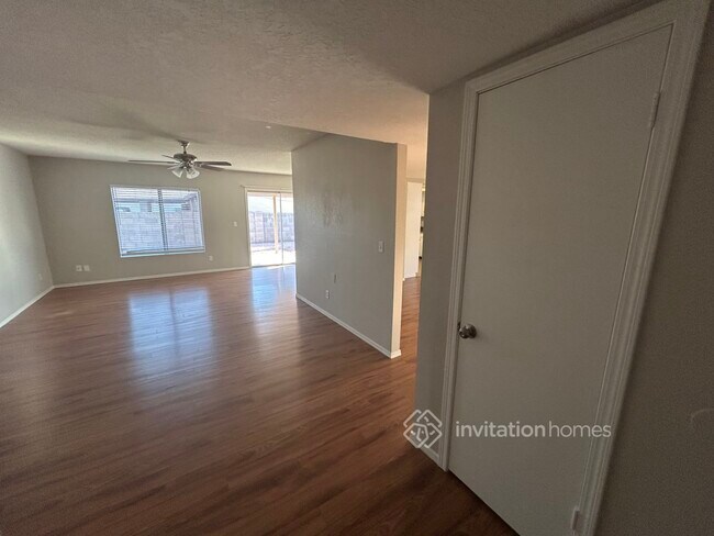 Foto del edificio - 6101 W Karen Lee Ln