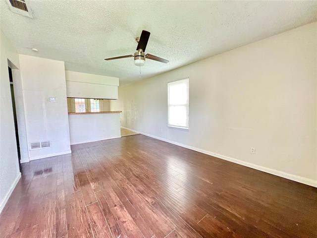 Foto del edificio - 210 Pine Meadow Dr