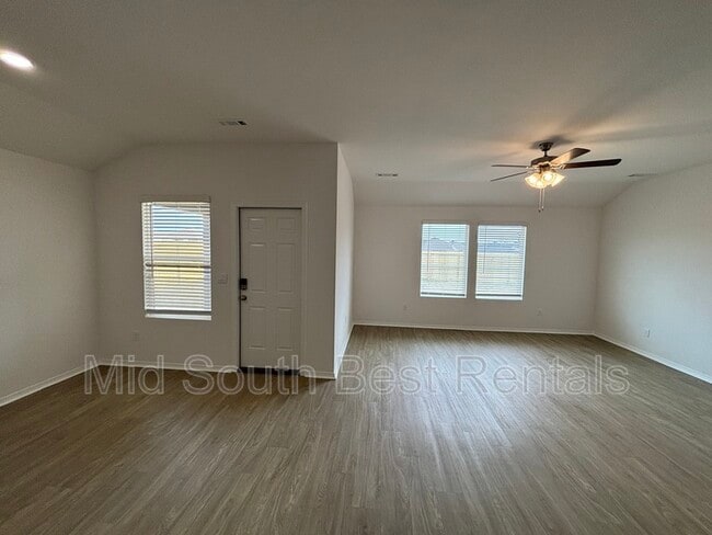 Building Photo - 6424 Newark Dr