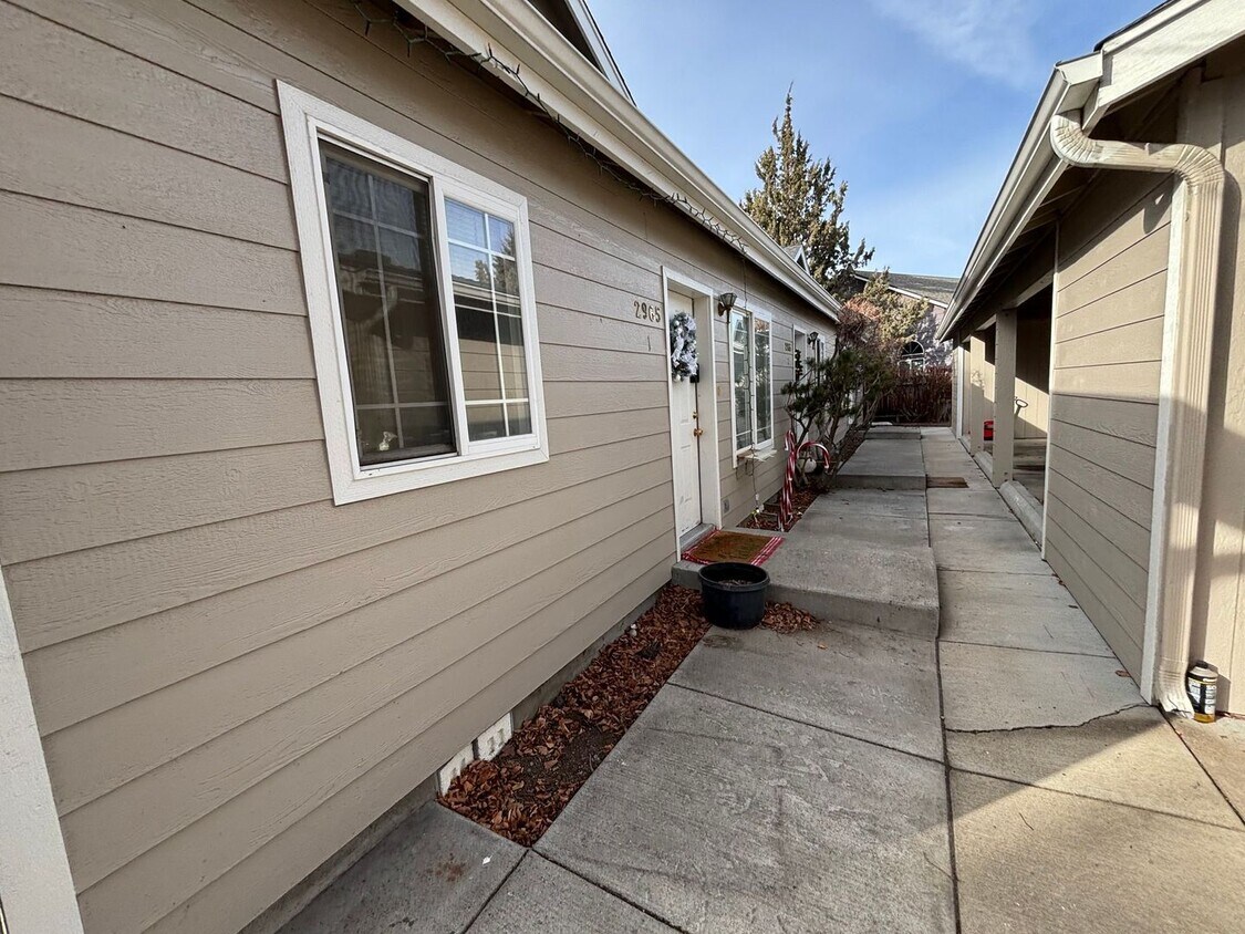 Foto principal - 2 Bed/2 Bath Apartment in NE Bend - Worthi...