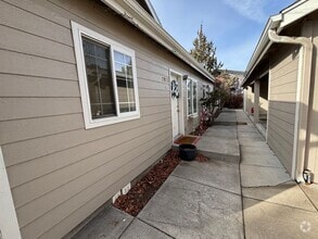 Building Photo - 2965 NE Worthington Ct