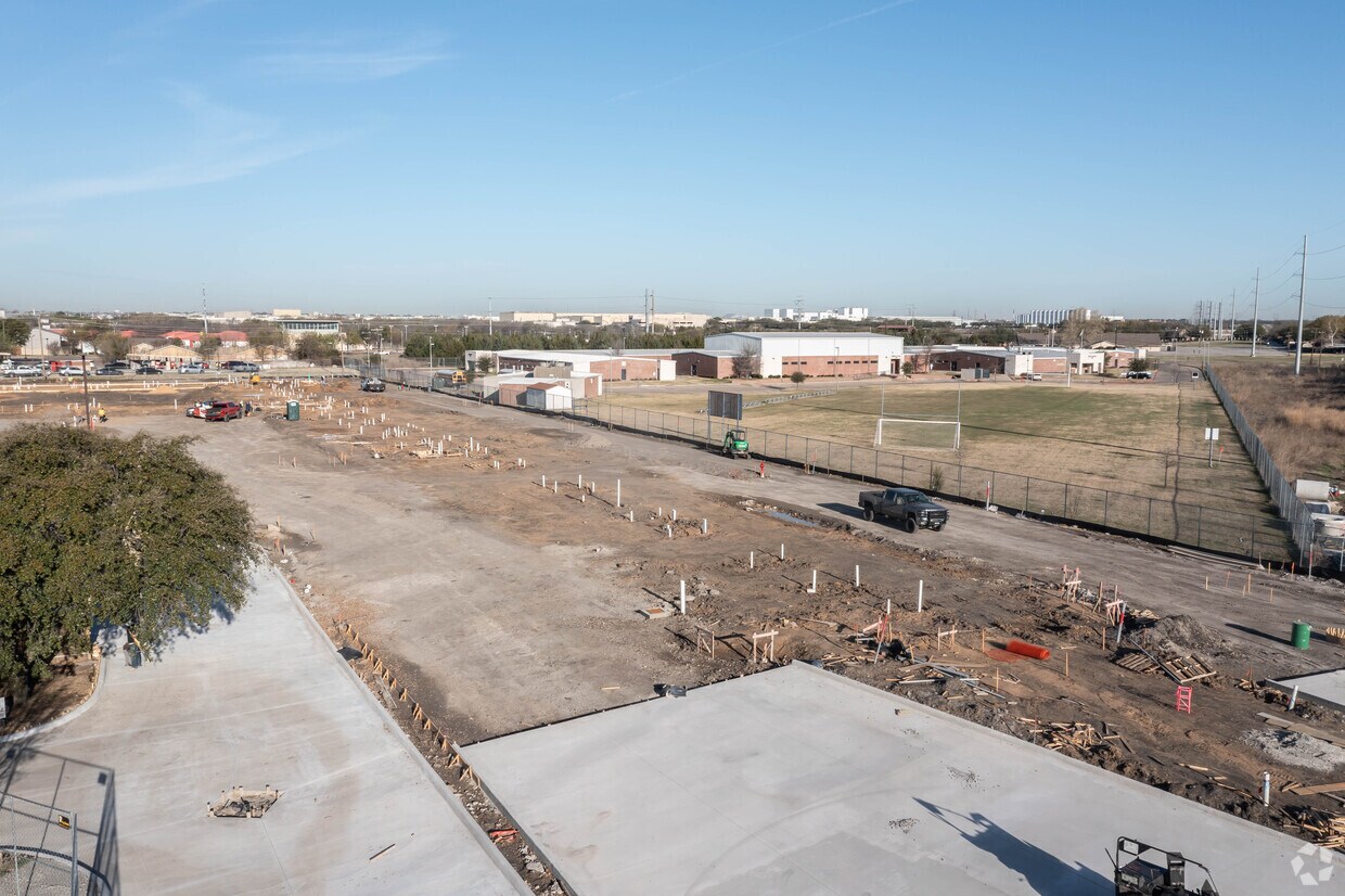 The Gibson Apartments W Pioneer Pky Grand Prairie, TX