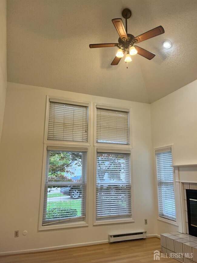 Building Photo - 111 Lloyd Ct