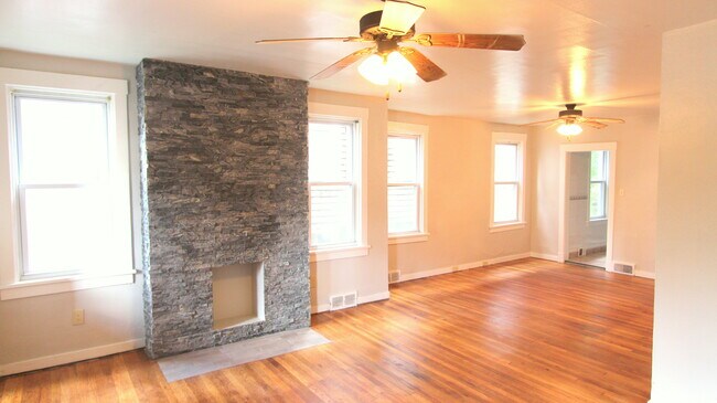 Foto del edificio - 2359 Tilbury Ave