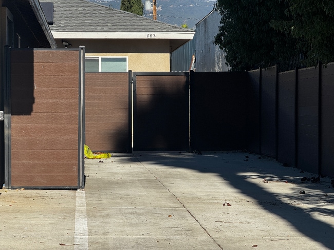 Building Photo - 282 E 2nd St