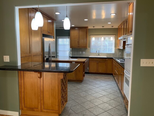 Cocina - 721 N Bel Aire Dr