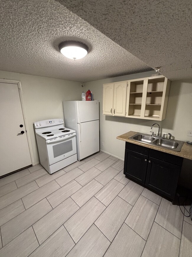 Building Photo - 125 W 8710 S