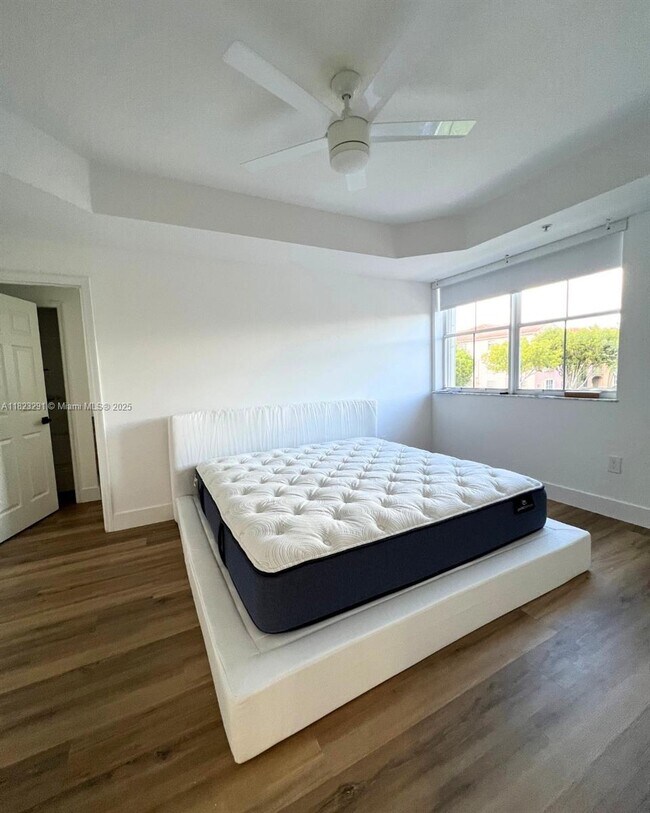Foto del edificio - 6630 NW 114th Ave