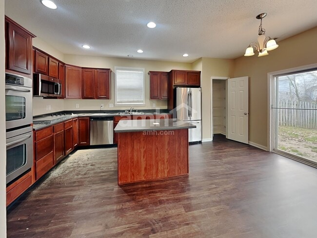 Building Photo - 6425 W Cedar Chase Dr