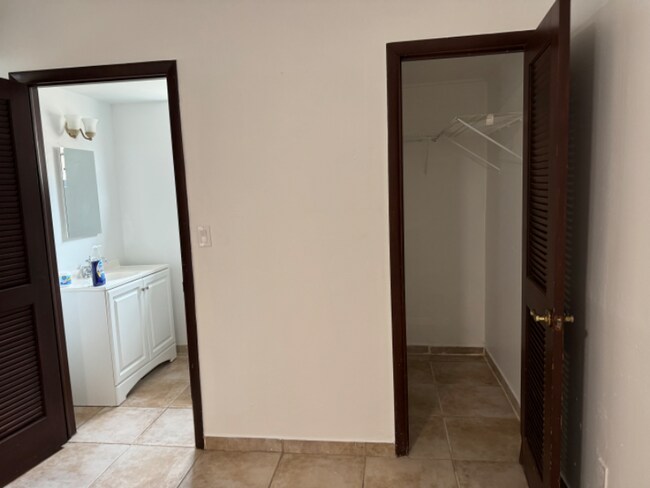 Foto del edificio - 251 NE 41st St