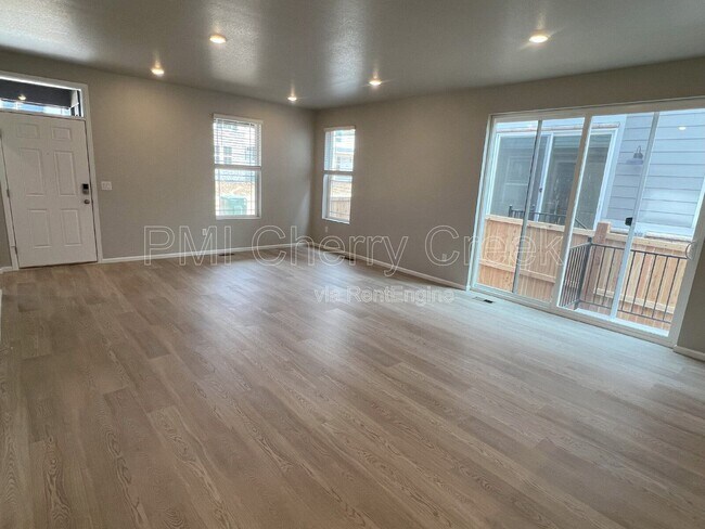 Building Photo - 741 N Tempe St