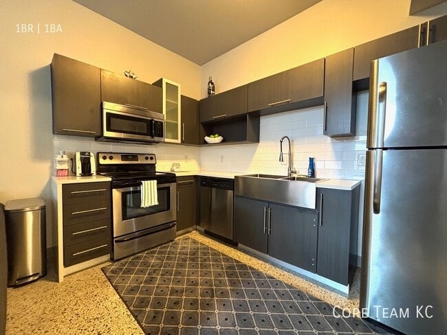 Building Photo - 306 E 12th St