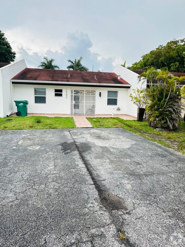 Building Photo - 14050 SW 55th St