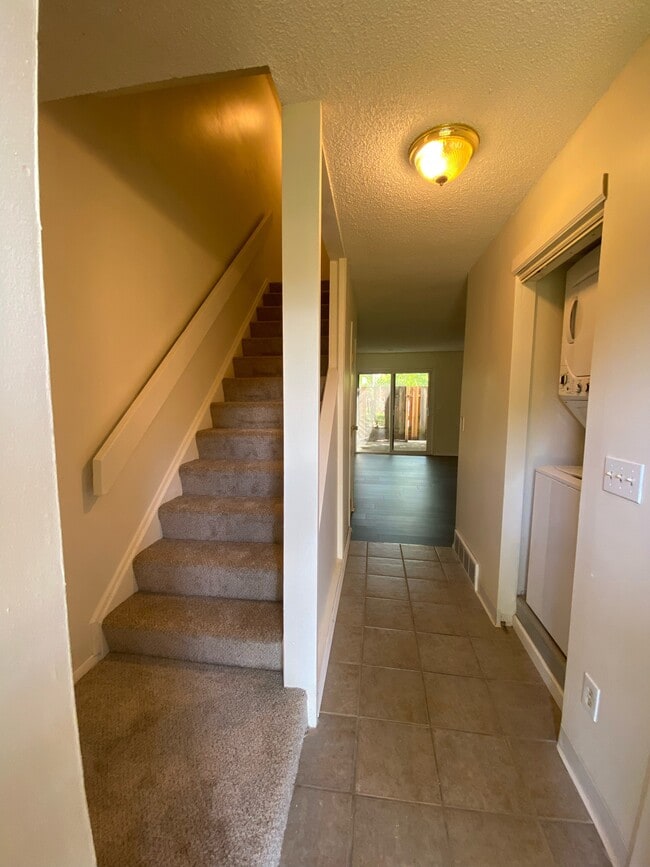 Building Photo - 96 Lancelot Ln